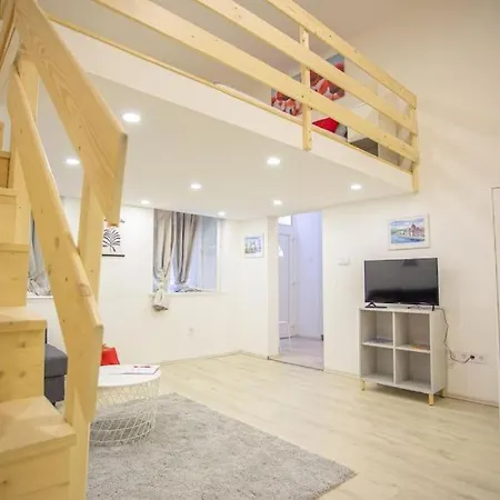 Charming In Downtown Josika St, Paprika Διαμέρισμα