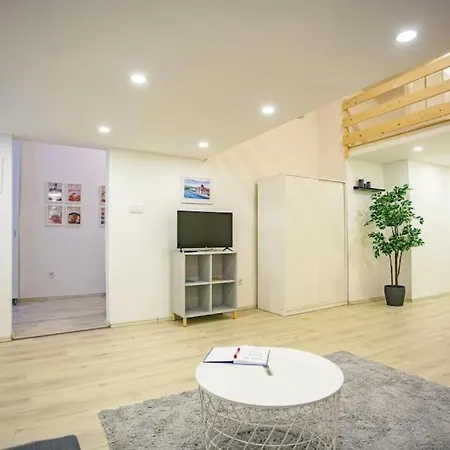 Charming In Downtown Josika St, Paprika Διαμέρισμα *